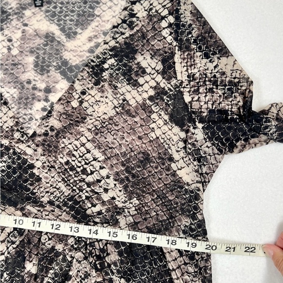 TORRID Animal Print Snakeskin Sheer Lightweight Mesh Babydoll Blouse Size 2X - Picture 13 of 14